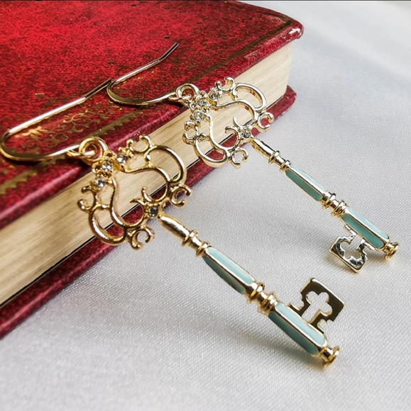 💙🗝️NEW VINTAGE INSPIRED SKELETON KEY EARRINGS - Picture 4 of 5